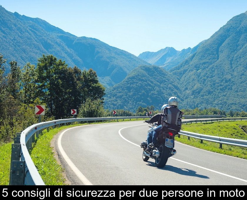 5 Consigli Di Sicurezza Per Due Persone In Moto