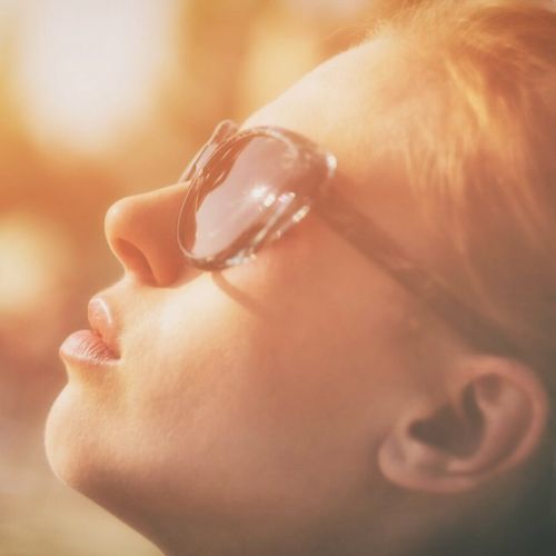 Acne e sole: attenzione all'effetto rebound!