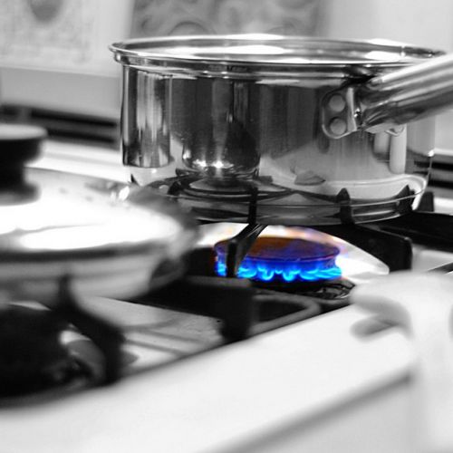 Attrezzature e metodi di cottura: 5 consigli per risparmiare energia in cucina