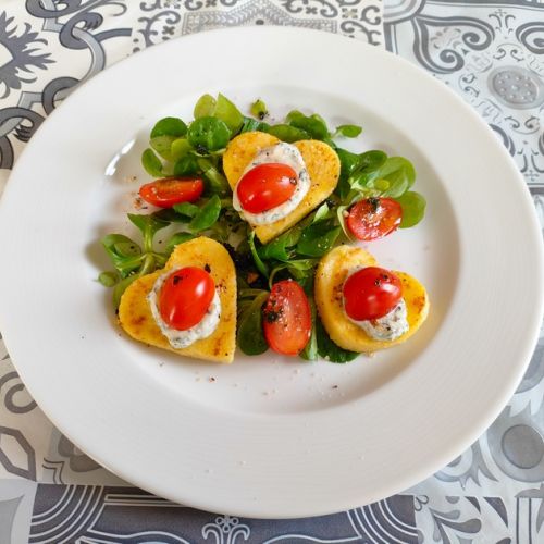 Cuori di polenta e lattuga d'agnello: un antipasto di San Valentino