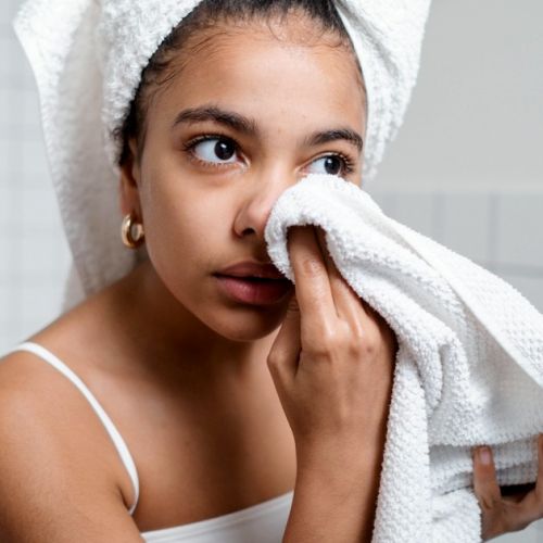 Cura del viso: come pulire correttamente la pelle?