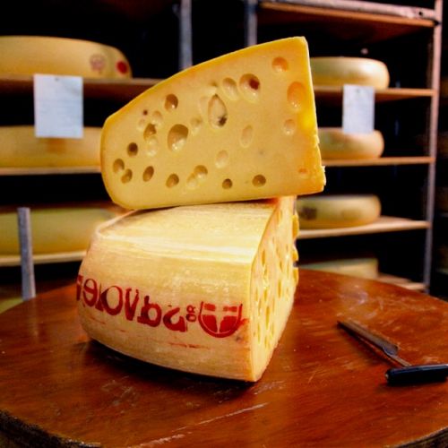 Emmental di Savoia: 6 cose da sapere su questo formaggio.