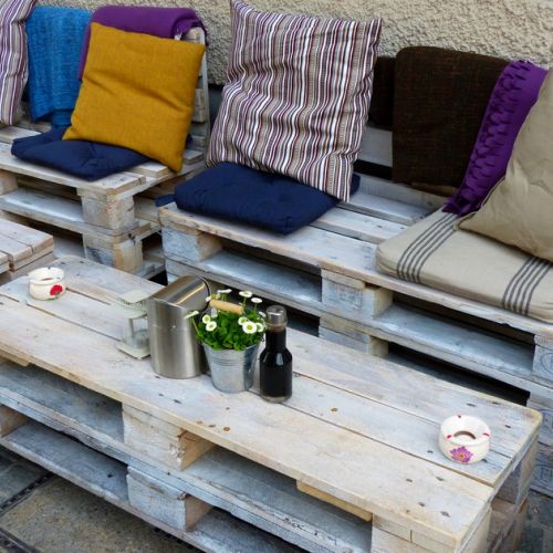 FAI DA TE: 5 idee per utilizzare le pallet nel giardino.