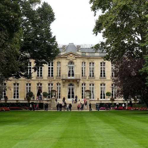 Hôtel de Matignon: 5 curiosità su questo edificio e sul suo giardino