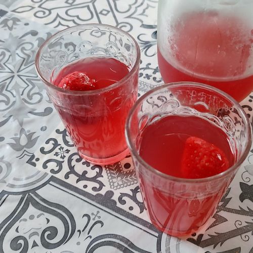 Il cocktail al cocco e ibisco: un cocktail di San Valentino senza alcool