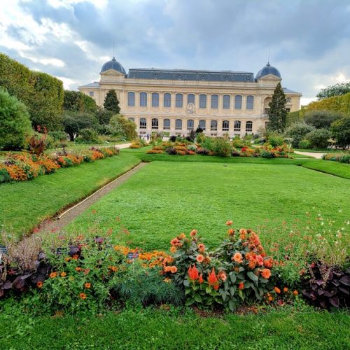 Il Giardino delle Piante a Parigi: uno spazio verde dedicato alla scienza.