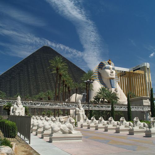 Il Luxor: un hotel iconico di Las Vegas.