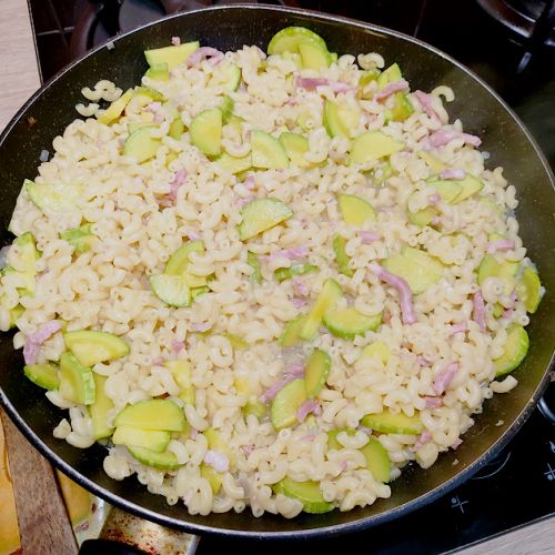 Il risotto di pasta di semola con zucchine: una ricetta facile