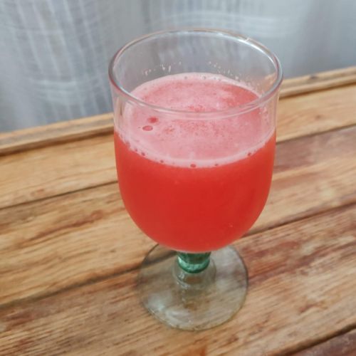 Il succo di anguria alla rosa: una ricetta anti-spreco
