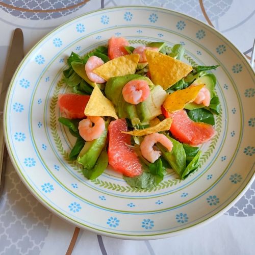 L'insalata di gamberetti al pompelmo: una ricetta golosa.