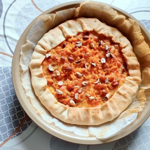 La crostata rustica di zucca e cheddar: una ricetta tutta arancione per Halloween.