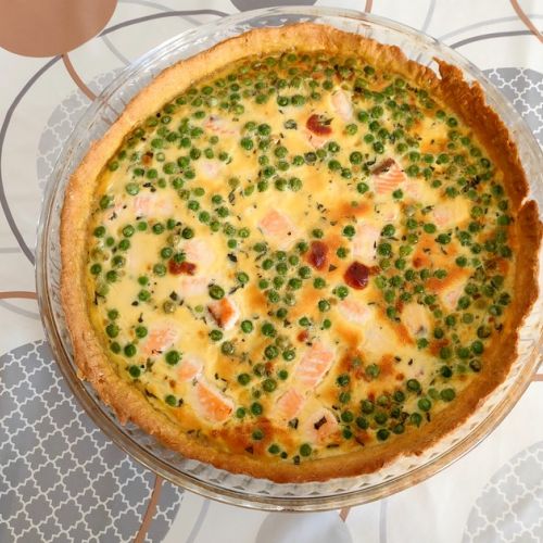 La quiche al salmone e piselli: una ricetta facile.