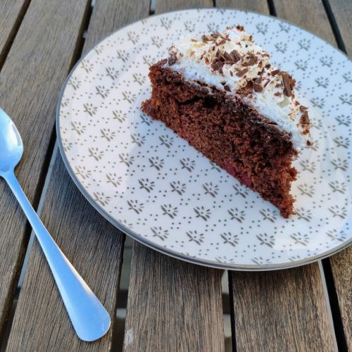 La torta al cacao e ciliegie: una ricetta golosa