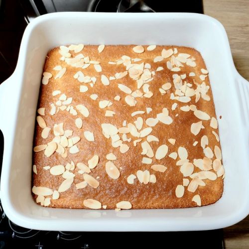 La torta alle mandorle: una ricetta facile ed elegante