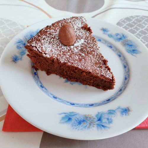 La torta cioccolato caffè nocciola: una ricetta golosa