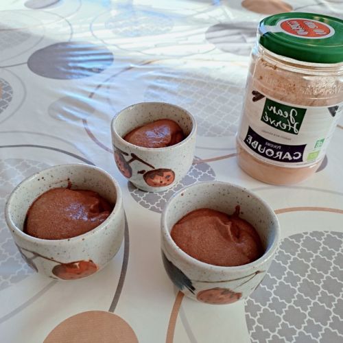 Mousse al cioccolato e carruba: una ricetta leggera