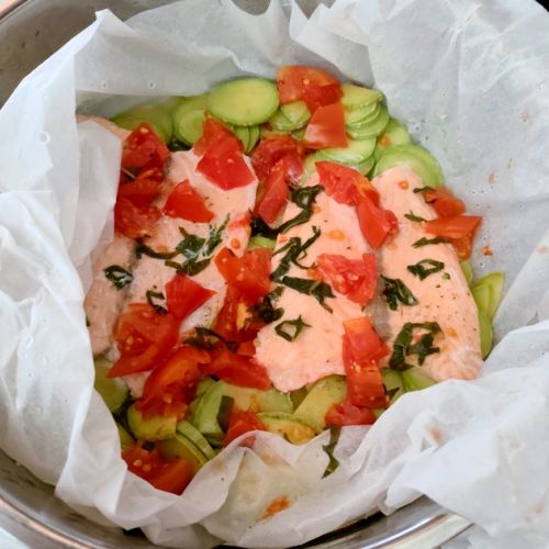Papillote di salmone e zucchine: una ricetta per l'estate