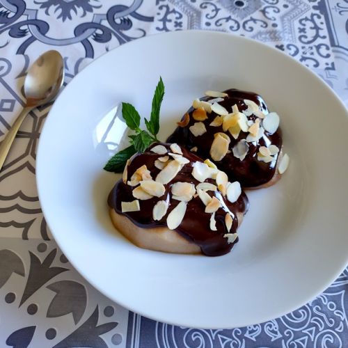 Pere alla menta e cioccolato: un dessert goloso