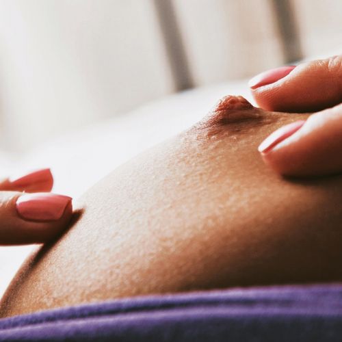 Rimuovere i propri impianti mammari senza sostituirli: la tendenza 