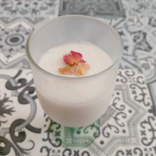 Rose lassi: una bevanda indiana molto semplice